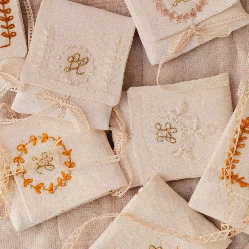 Pochette brodee clearance