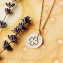 Médaille Symboles - Pendentif nacre et croix romane or jaune - 2
