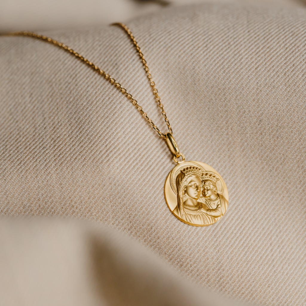 Médaille enfant couronne initiale or brossé - Aismée