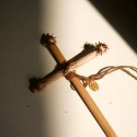 Petite croix végétale par Luce Monier