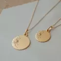 Pendentif personnalisé - Médaille branche de roses bord facetté - 2