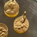 Médailles de baptême Or 9 carats - Médaille Notre Dame de la protection • Or 9 carats - 4