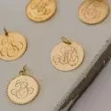 Pendentif personnalisé - Médaille jeton perlé 18 mm en or jaune 9 carats à personnaliser - 1