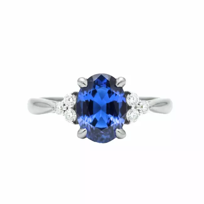 Bague saphir ovale 1.02 carat et diamants en or blanc 18 carats – vue de face