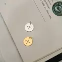  Médaille Esquisse - Pendentif Croix fine en or jaune - 3
