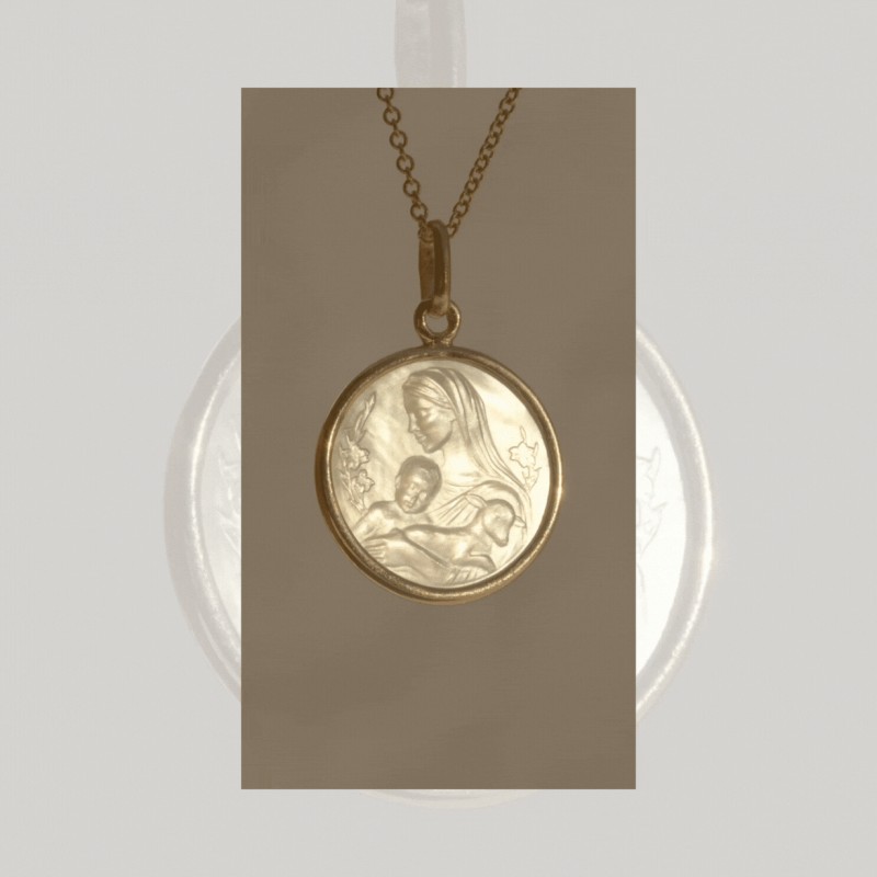 Médaille Vierge aimante en nacre