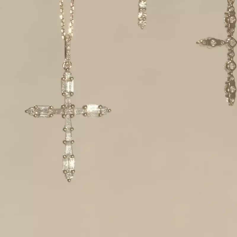 Joaillerie - Croix Castille • Diamants baguette or blanc - 1